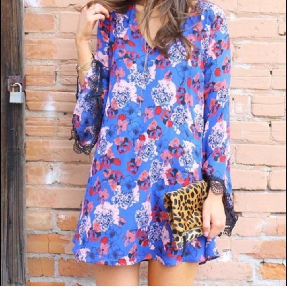 ASTR Blue Floral Bellsleeve Dress